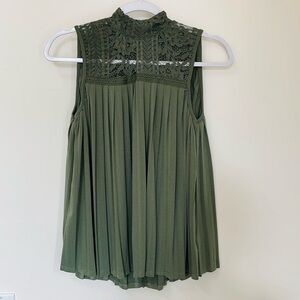 Cable & Gauge Olive Sleeveless Lace and Pleated Top